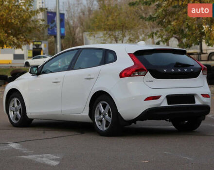 Белый Вольво В40, объемом двигателя 0 л и пробегом 148 тыс. км за 11000 $, фото 2 на Automoto.ua