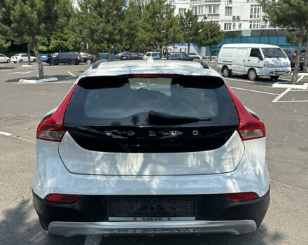 Білий Вольво V40, об'ємом двигуна 1.6 л та пробігом 253 тис. км за 10700 $, фото 1 на Automoto.ua