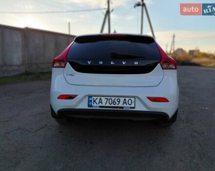 Белый Вольво В40, объемом двигателя 1.56 л и пробегом 118 тыс. км за 11600 $, фото 11 на Automoto.ua