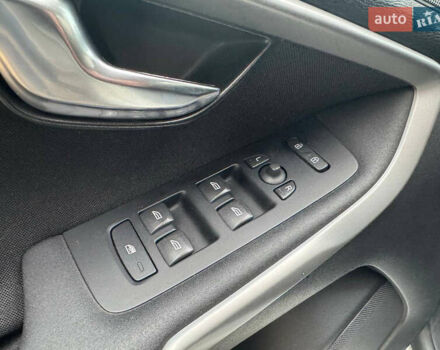 Белый Вольво В40, объемом двигателя 1.6 л и пробегом 309 тыс. км за 8900 $, фото 14 на Automoto.ua