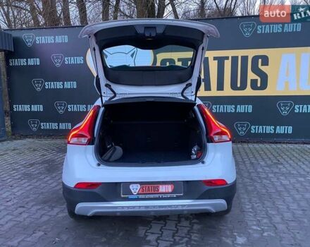 Белый Вольво В40, объемом двигателя 1.6 л и пробегом 139 тыс. км за 12700 $, фото 8 на Automoto.ua