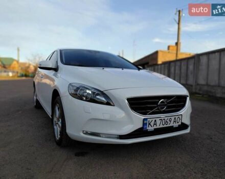 Белый Вольво В40, объемом двигателя 1.56 л и пробегом 118 тыс. км за 11600 $, фото 1 на Automoto.ua