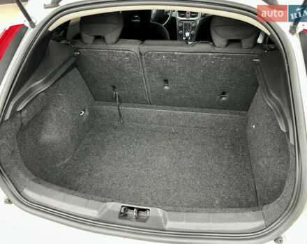 Білий Вольво V40, об'ємом двигуна 1.56 л та пробігом 309 тис. км за 9800 $, фото 47 на Automoto.ua