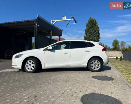 Белый Вольво В40, объемом двигателя 1.56 л и пробегом 309 тыс. км за 9500 $, фото 3 на Automoto.ua