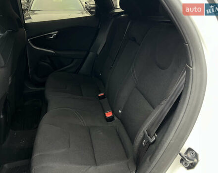 Білий Вольво V40, об'ємом двигуна 1.56 л та пробігом 309 тис. км за 9800 $, фото 37 на Automoto.ua