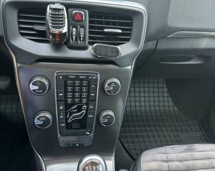 Білий Вольво V40, об'ємом двигуна 1.6 л та пробігом 253 тис. км за 10700 $, фото 12 на Automoto.ua