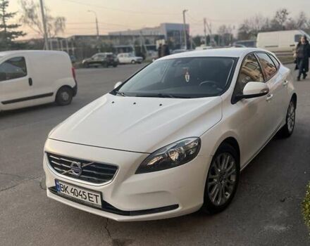 Белый Вольво В40, объемом двигателя 1.56 л и пробегом 275 тыс. км за 9700 $, фото 5 на Automoto.ua