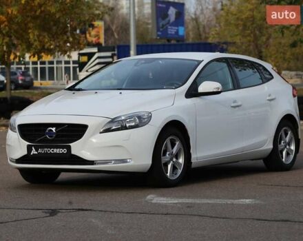 Белый Вольво В40, объемом двигателя 1.56 л и пробегом 144 тыс. км за 11900 $, фото 2 на Automoto.ua
