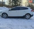 Білий Вольво V40, об'ємом двигуна 2.5 л та пробігом 185 тис. км за 11400 $, фото 2 на Automoto.ua