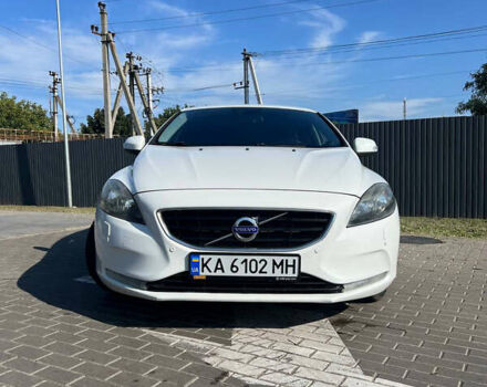 Белый Вольво В40, объемом двигателя 1.56 л и пробегом 309 тыс. км за 9500 $, фото 2 на Automoto.ua