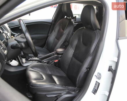 Белый Вольво В40, объемом двигателя 1.56 л и пробегом 144 тыс. км за 11900 $, фото 8 на Automoto.ua