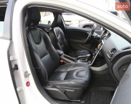 Белый Вольво В40, объемом двигателя 1.56 л и пробегом 144 тыс. км за 11900 $, фото 11 на Automoto.ua