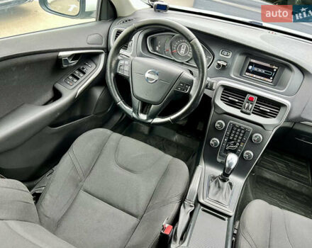 Білий Вольво V40, об'ємом двигуна 1.56 л та пробігом 309 тис. км за 9800 $, фото 39 на Automoto.ua
