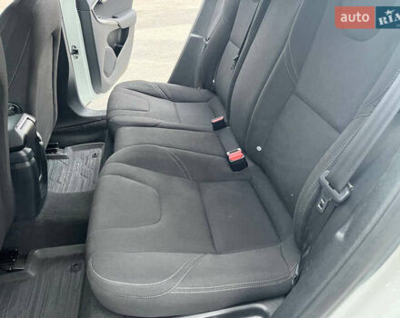 Белый Вольво В40, объемом двигателя 1.56 л и пробегом 309 тыс. км за 9500 $, фото 9 на Automoto.ua