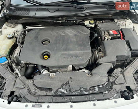 Белый Вольво В40, объемом двигателя 1.56 л и пробегом 309 тыс. км за 9500 $, фото 8 на Automoto.ua