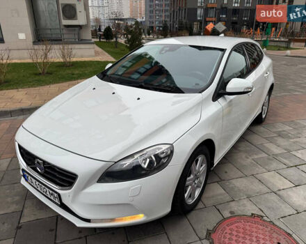 Белый Вольво В40, объемом двигателя 1.6 л и пробегом 309 тыс. км за 8900 $, фото 6 на Automoto.ua