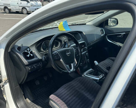 Білий Вольво V40, об'ємом двигуна 1.6 л та пробігом 253 тис. км за 10700 $, фото 10 на Automoto.ua