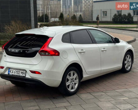 Белый Вольво В40, объемом двигателя 1.6 л и пробегом 309 тыс. км за 8900 $, фото 4 на Automoto.ua