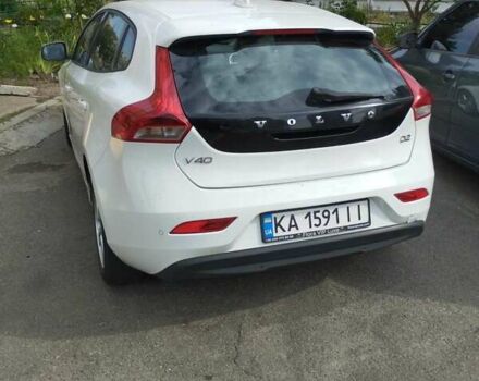 Білий Вольво V40, об'ємом двигуна 1.56 л та пробігом 158 тис. км за 10000 $, фото 3 на Automoto.ua