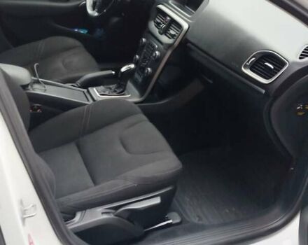 Белый Вольво В40, объемом двигателя 1.6 л и пробегом 220 тыс. км за 12000 $, фото 11 на Automoto.ua