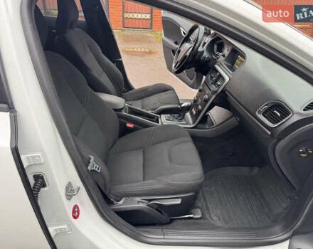 Белый Вольво В40, объемом двигателя 1.56 л и пробегом 242 тыс. км за 9999 $, фото 18 на Automoto.ua