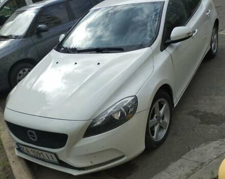 Білий Вольво V40, об'ємом двигуна 1.56 л та пробігом 158 тис. км за 10000 $, фото 2 на Automoto.ua