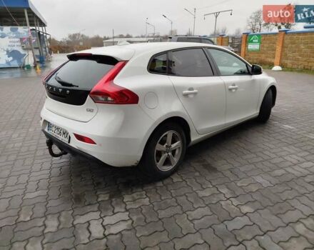 Белый Вольво В40, объемом двигателя 1.6 л и пробегом 220 тыс. км за 12000 $, фото 3 на Automoto.ua