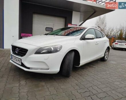 Белый Вольво В40, объемом двигателя 1.6 л и пробегом 220 тыс. км за 12000 $, фото 4 на Automoto.ua