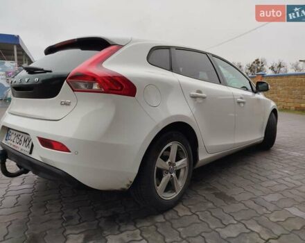 Белый Вольво В40, объемом двигателя 1.6 л и пробегом 220 тыс. км за 12000 $, фото 5 на Automoto.ua