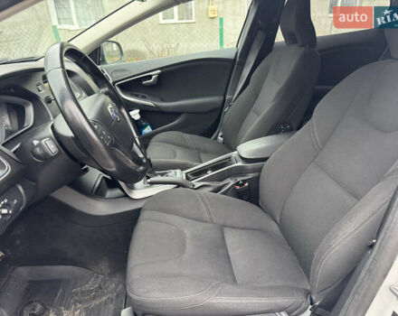 Белый Вольво В40, объемом двигателя 1.56 л и пробегом 242 тыс. км за 9999 $, фото 9 на Automoto.ua