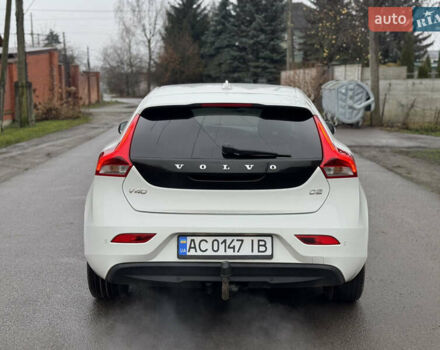 Белый Вольво В40, объемом двигателя 1.56 л и пробегом 242 тыс. км за 9999 $, фото 6 на Automoto.ua