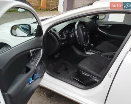 Белый Вольво В40, объемом двигателя 1.6 л и пробегом 220 тыс. км за 12000 $, фото 12 на Automoto.ua