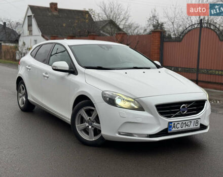 Белый Вольво В40, объемом двигателя 1.56 л и пробегом 242 тыс. км за 9999 $, фото 3 на Automoto.ua