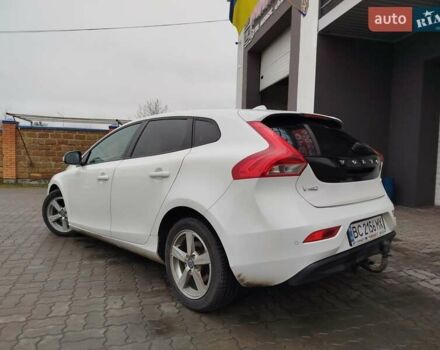 Белый Вольво В40, объемом двигателя 1.6 л и пробегом 220 тыс. км за 12000 $, фото 6 на Automoto.ua