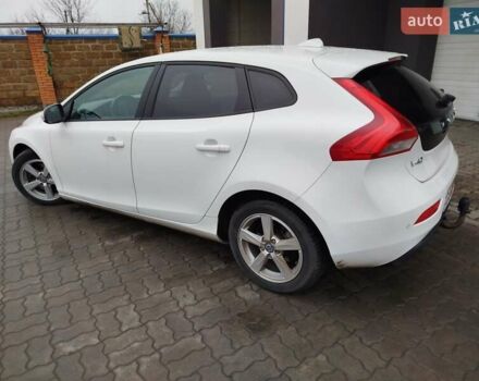 Белый Вольво В40, объемом двигателя 1.6 л и пробегом 220 тыс. км за 12000 $, фото 7 на Automoto.ua