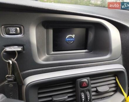 Білий Вольво V40, об'ємом двигуна 1.56 л та пробігом 158 тис. км за 10000 $, фото 6 на Automoto.ua