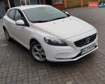 Белый Вольво В40, объемом двигателя 1.6 л и пробегом 220 тыс. км за 12000 $, фото 9 на Automoto.ua