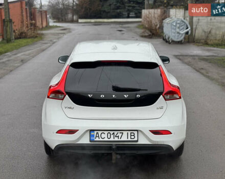 Белый Вольво В40, объемом двигателя 1.56 л и пробегом 242 тыс. км за 9999 $, фото 7 на Automoto.ua