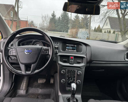 Белый Вольво В40, объемом двигателя 1.56 л и пробегом 242 тыс. км за 9999 $, фото 19 на Automoto.ua