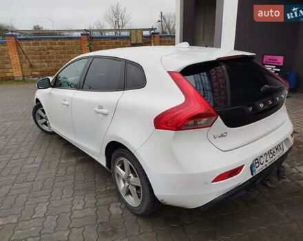 Белый Вольво В40, объемом двигателя 1.6 л и пробегом 220 тыс. км за 12000 $, фото 1 на Automoto.ua