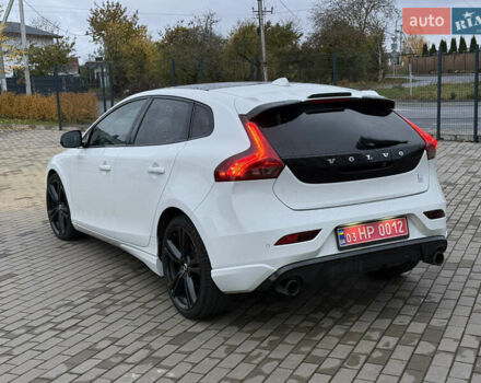 Белый Вольво В40, объемом двигателя 2 л и пробегом 203 тыс. км за 16500 $, фото 4 на Automoto.ua