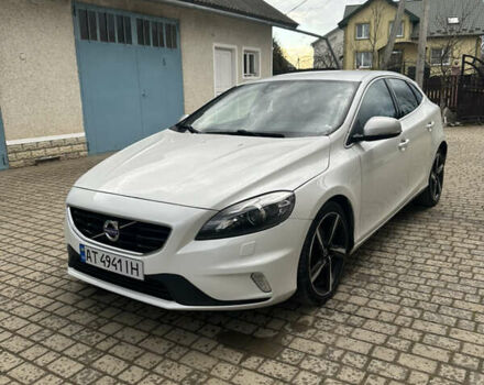 Белый Вольво В40, объемом двигателя 2 л и пробегом 203 тыс. км за 11490 $, фото 1 на Automoto.ua