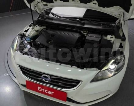 Белый Вольво В40, объемом двигателя 1.6 л и пробегом 139 тыс. км за 12250 $, фото 14 на Automoto.ua