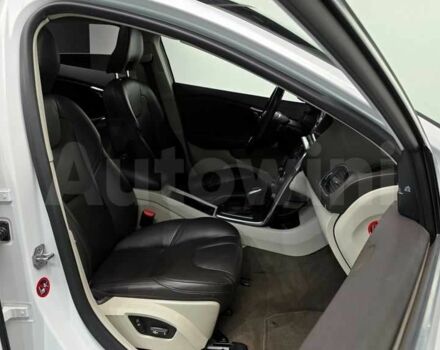 Белый Вольво В40, объемом двигателя 1.6 л и пробегом 139 тыс. км за 12250 $, фото 3 на Automoto.ua