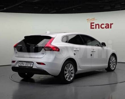 Белый Вольво В40, объемом двигателя 1.6 л и пробегом 139 тыс. км за 12250 $, фото 1 на Automoto.ua