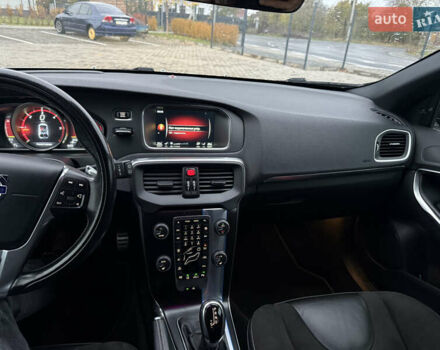 Белый Вольво В40, объемом двигателя 2 л и пробегом 203 тыс. км за 16500 $, фото 17 на Automoto.ua