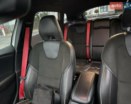 Белый Вольво В40, объемом двигателя 2 л и пробегом 203 тыс. км за 16500 $, фото 14 на Automoto.ua