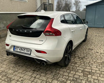 Білий Вольво V40, об'ємом двигуна 2 л та пробігом 203 тис. км за 10850 $, фото 5 на Automoto.ua