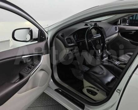 Белый Вольво В40, объемом двигателя 1.6 л и пробегом 139 тыс. км за 12250 $, фото 2 на Automoto.ua