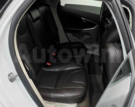 Белый Вольво В40, объемом двигателя 1.6 л и пробегом 139 тыс. км за 12250 $, фото 11 на Automoto.ua